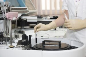 社会人が医療事務資格を取得する際の人気の理由は？
