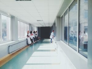 社会人が看護師資格を取り直す際のポイントは？