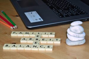 社会人が資格と家庭を両立するための方法は？
